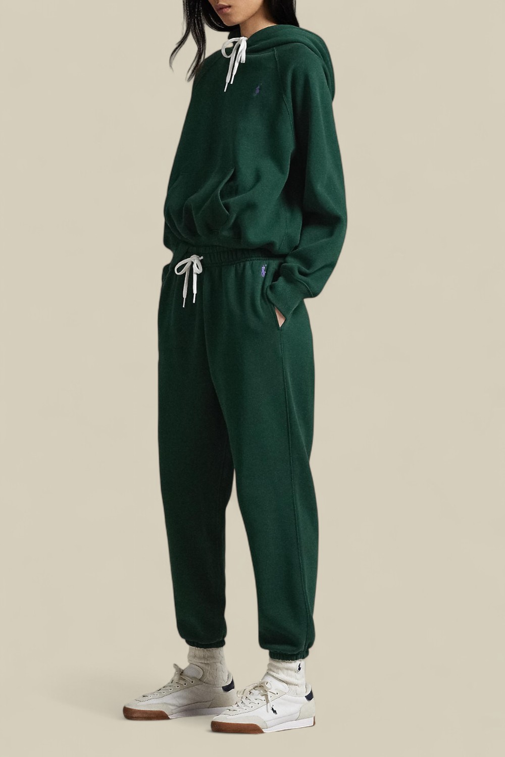 תמונת כל הלוק של מכנסי ג'וג